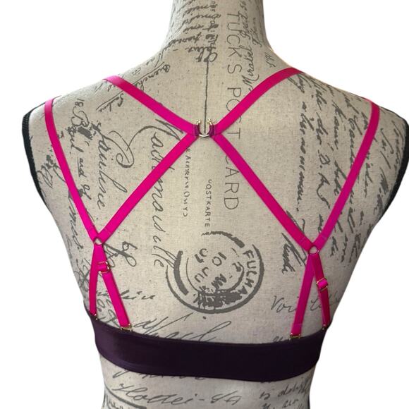 Victoria's Secret Bombshell Plunge Push Up Bra Size 32B - Picture 2 of 6